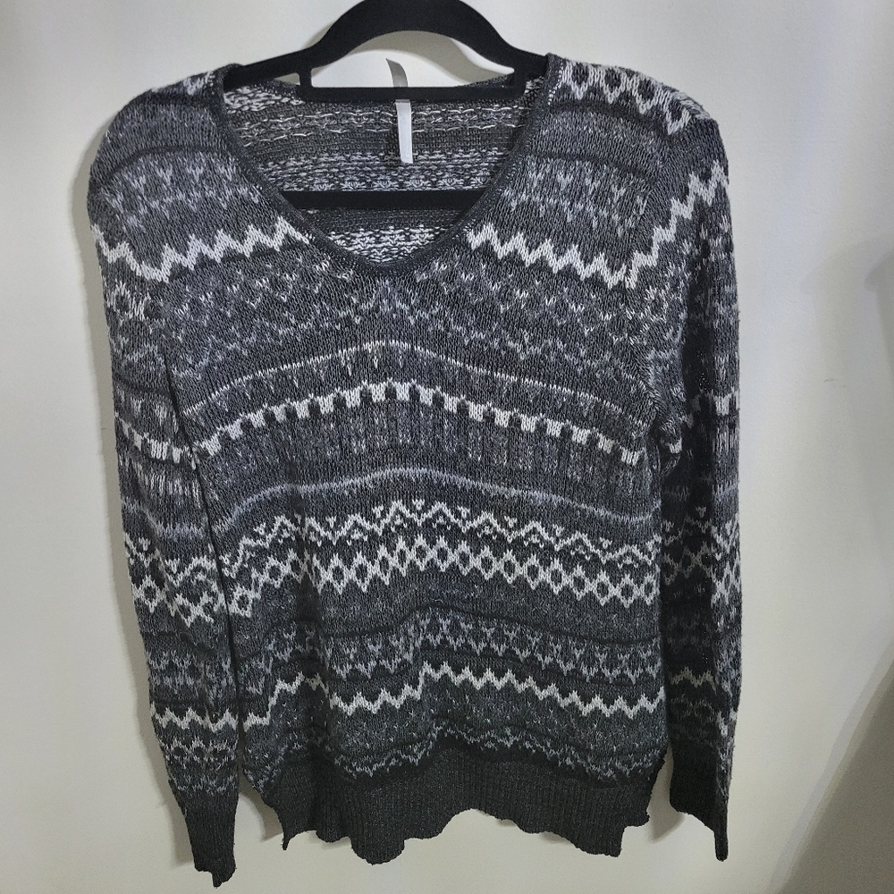 Vanity Women's Gray Patterned Sweater, Size M